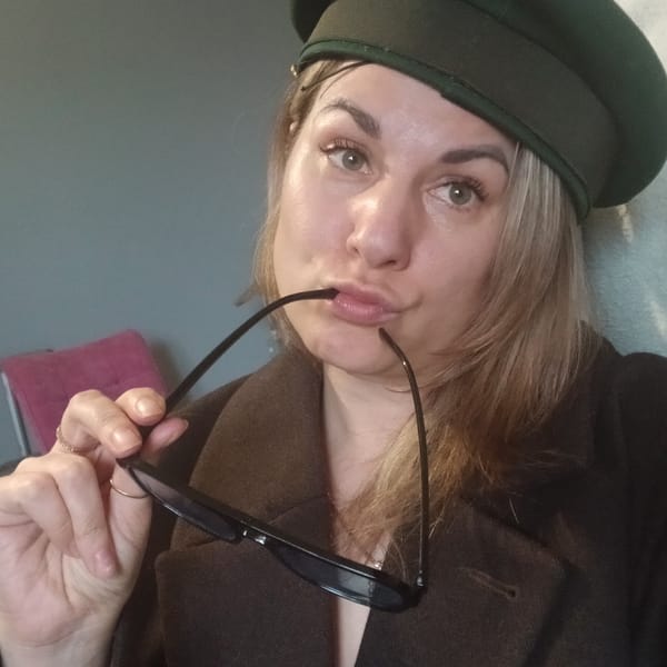 Woman's casual moments captured across Izhevsk throughout afternoon