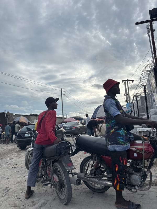 Motorcyclists and bicycles spotted on Igboefon street