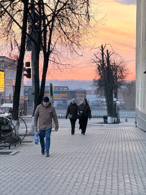 Evening street scene and tech poster observed in Votkinsk