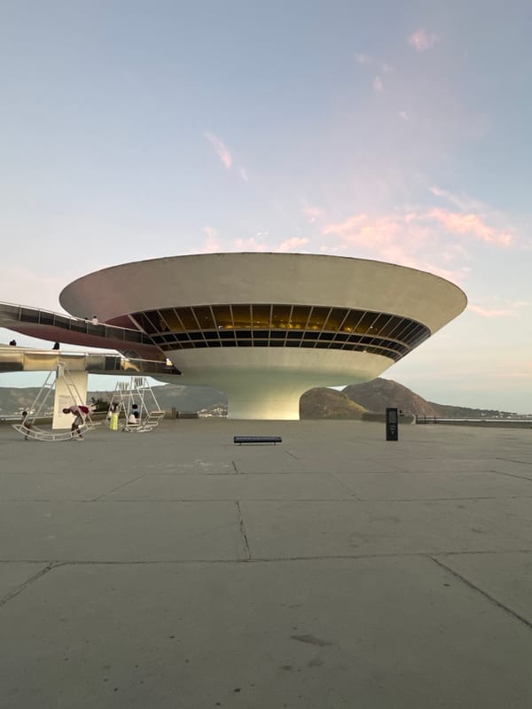 Oscar Niemeyer's UFO-like MAC museum, Niterói waterfront