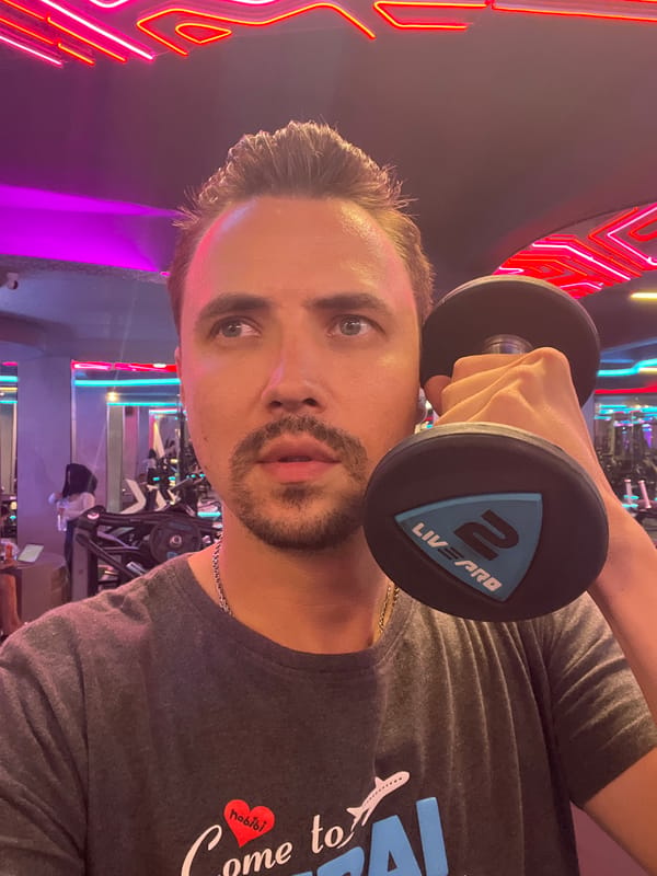 Gym selfies and dumbbell work at a North Kuta fitness spot