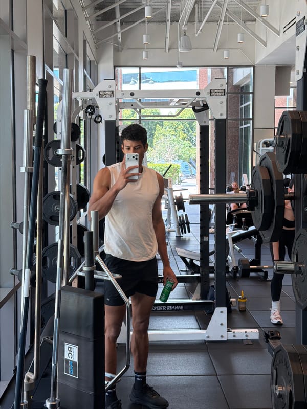 Man films himself at Los Angeles gym