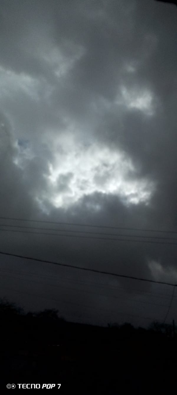 Two-hour cloud watching session documented in Venezuelan town
