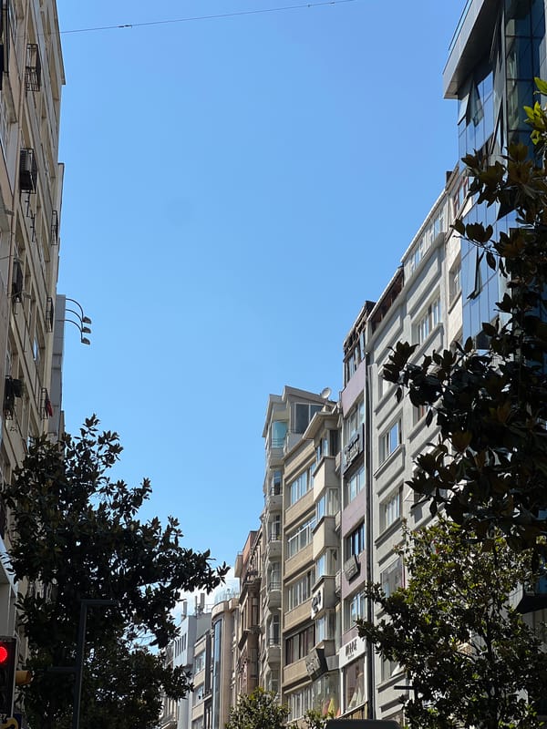 Street life snapshots from a busy Şişli afternoon