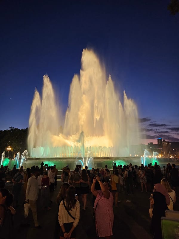 Magic Fountain of Montjuïc light show draws big crowd at dusk