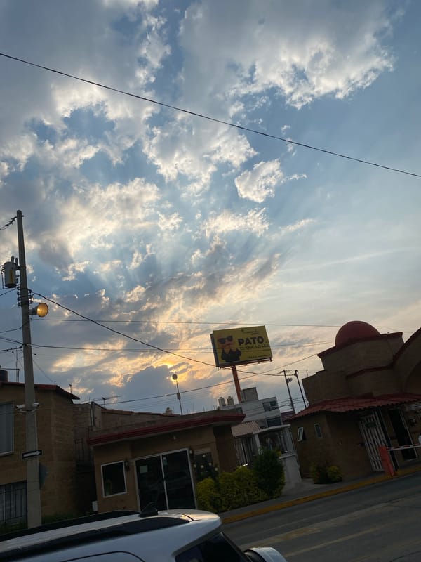 Late-night photo walk documents daily life in Mexican town