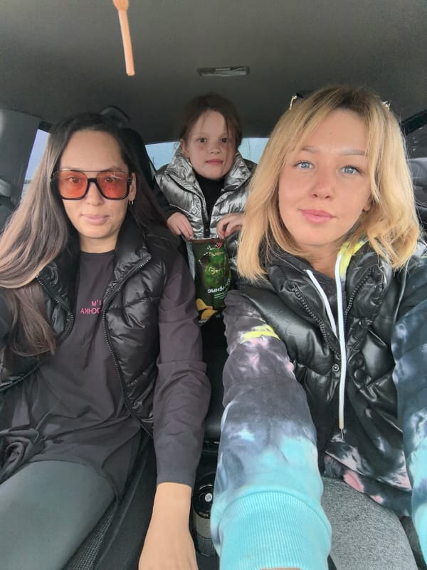 Three people spotted in vehicle in Zav'yalovo, Russia