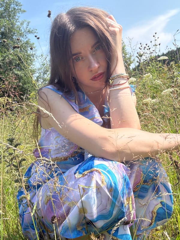 Outdoor portrait session in a wildflower field, marble-patterned dress