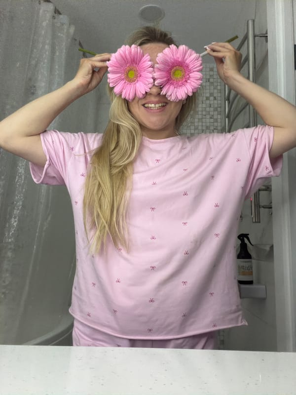 Woman documents playful evening with flowers, child, dog in Votkinsk