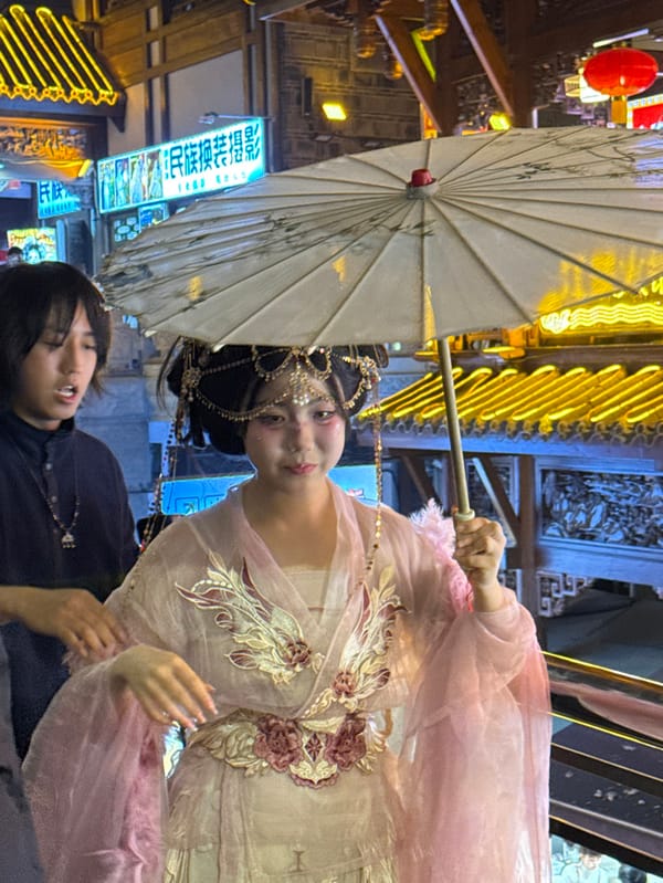 Cultural festival draws crowds to Chongqing's Hongyadong district