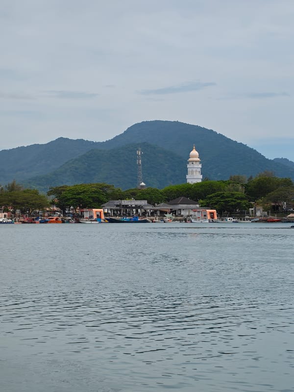 Morning scenes of daily life documented across Banda Aceh