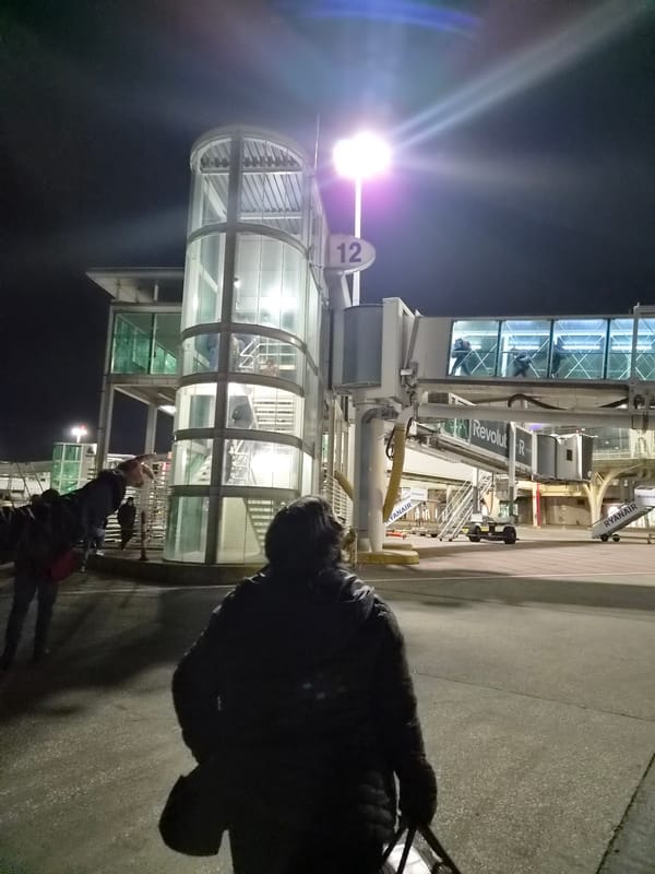 Evening airport activity captured at Porto area terminals