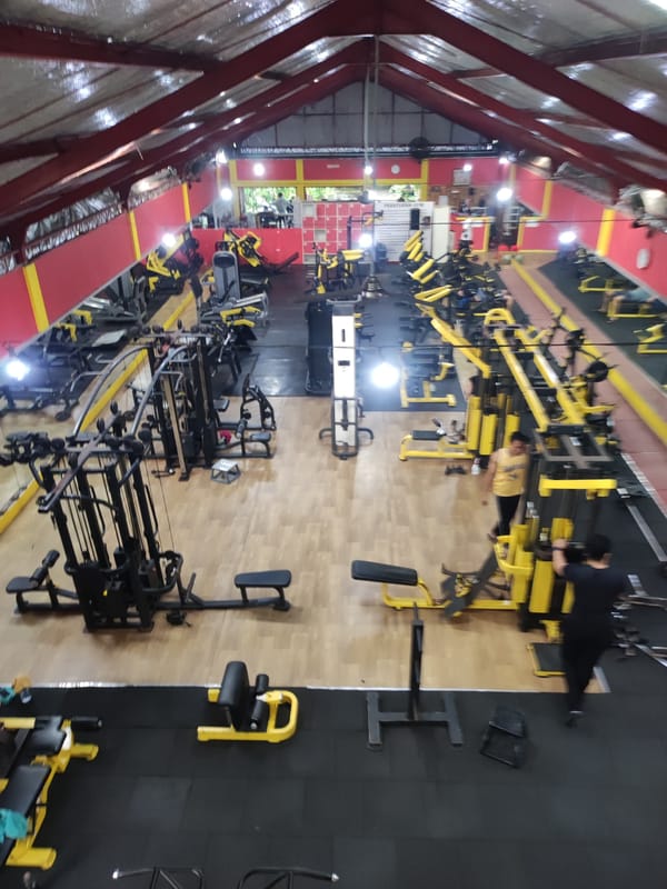 Morning workout session documented at Kedewatan gym