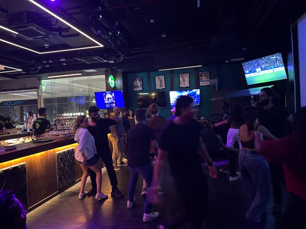 Salsa night draws crowds to Colombo club venue