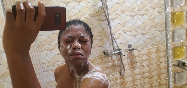 Nigerian woman documents early morning routine in 17 memories