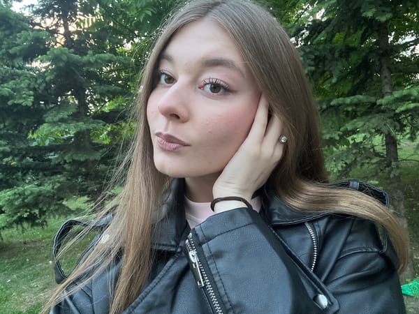 Woman documents afternoon photo session across Kazan parks