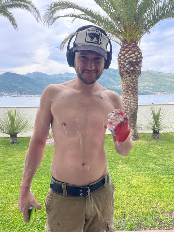 Shirtless man with paint-covered glove spotted in Tivat