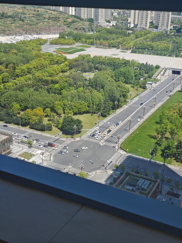 Early morning transit and urban scenes documented in Liangjiang