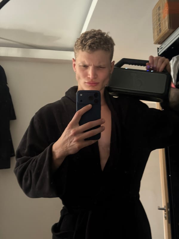 Mirror selfie and morning playlist check-in, London