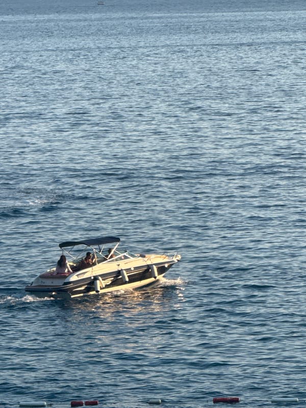 Busy summer afternoon along the Kamenovo coastline