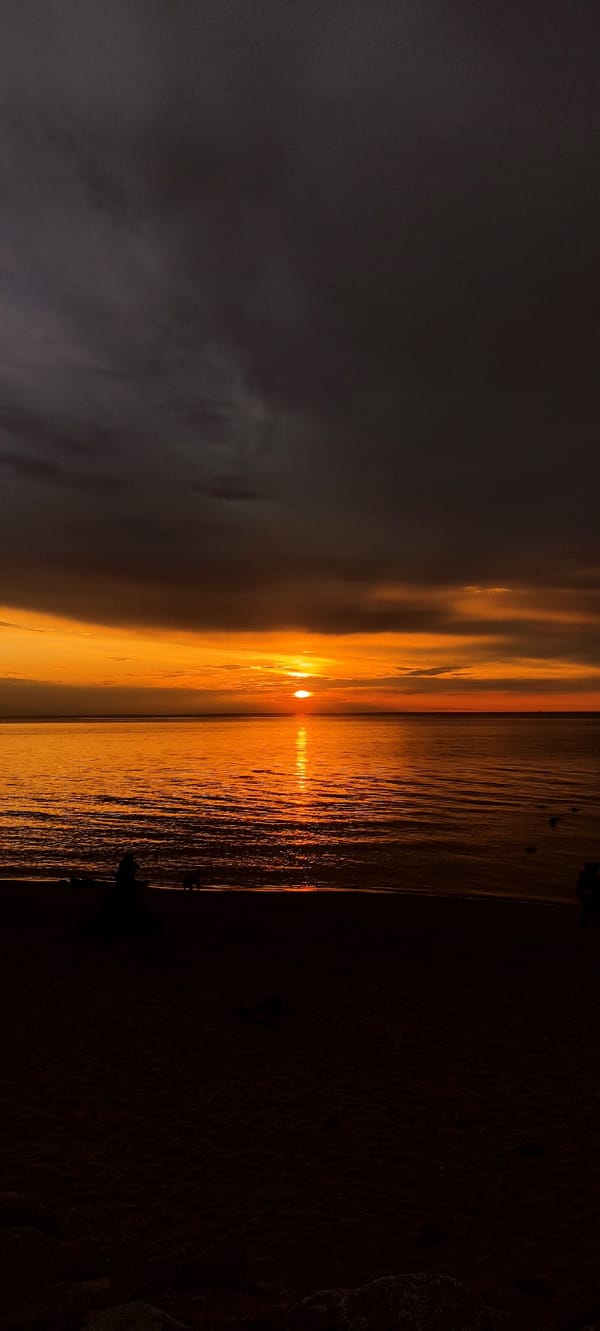 Dramatic Baltic Sea sunset documented in Zelenogradsk, Russia