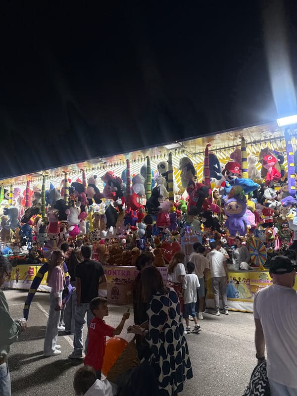 Friday night fair rides and carnival stalls in Torres Vedras
