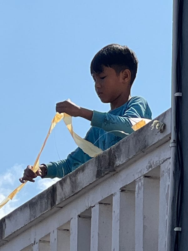 Kite flying and everyday life at a Balinese family compound