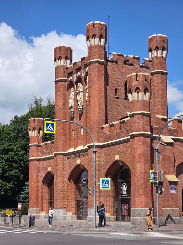 Historic Royal Gate documented in Kaliningrad under clear skies