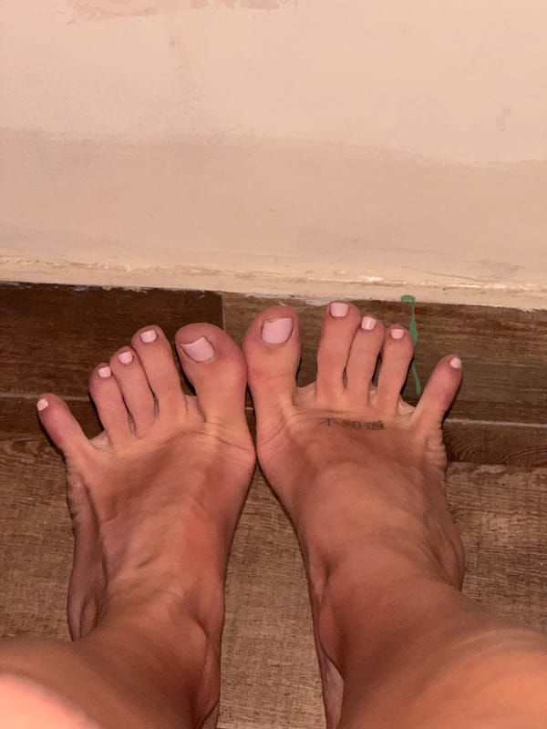 Person with tattooed foot observed near wall in Tibubeneng