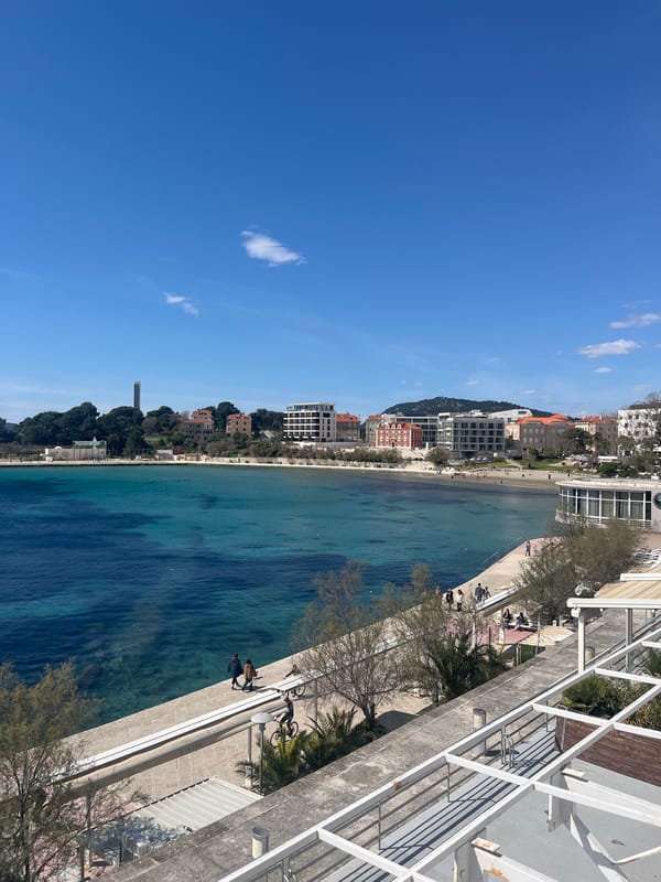 Clear skies over Split coastline captured by witnesses
