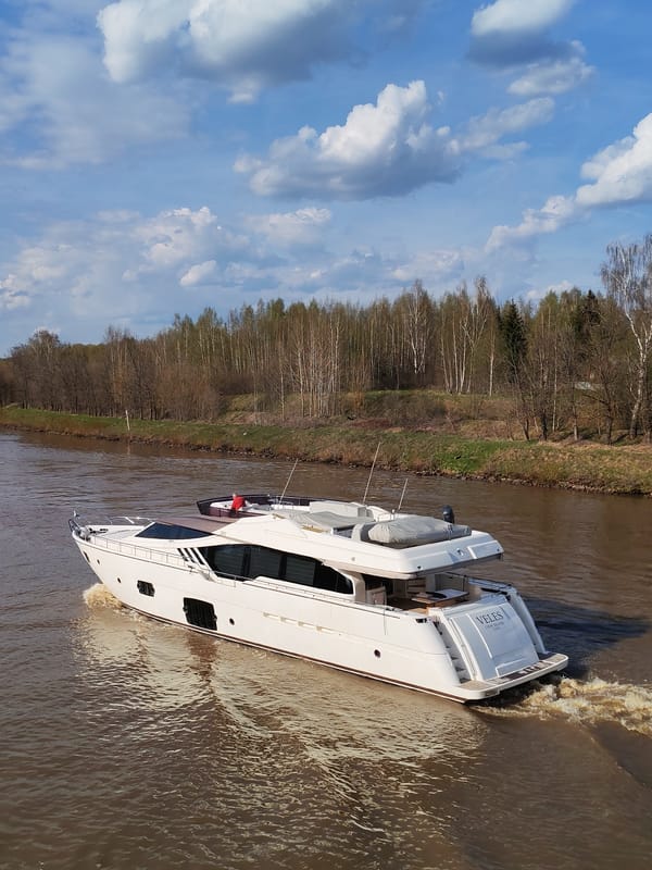 Yacht and tugboat spotted navigating Yakhroma waterways during spring