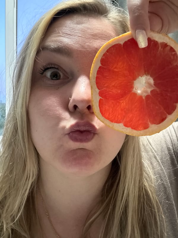 Woman conducts hour-long grapefruit photo session in Russian city