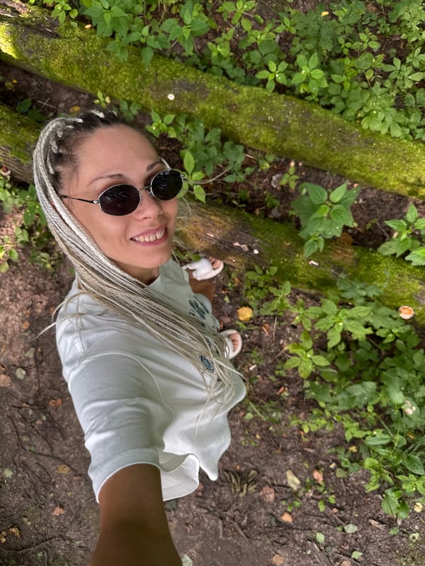 Solo forest hang in Rusanovo, posing among summer trees
