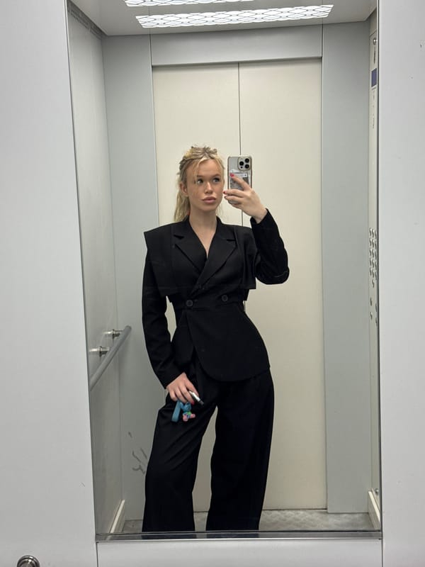 Quick selfie sequence: elevator to car, Kommolovo morning