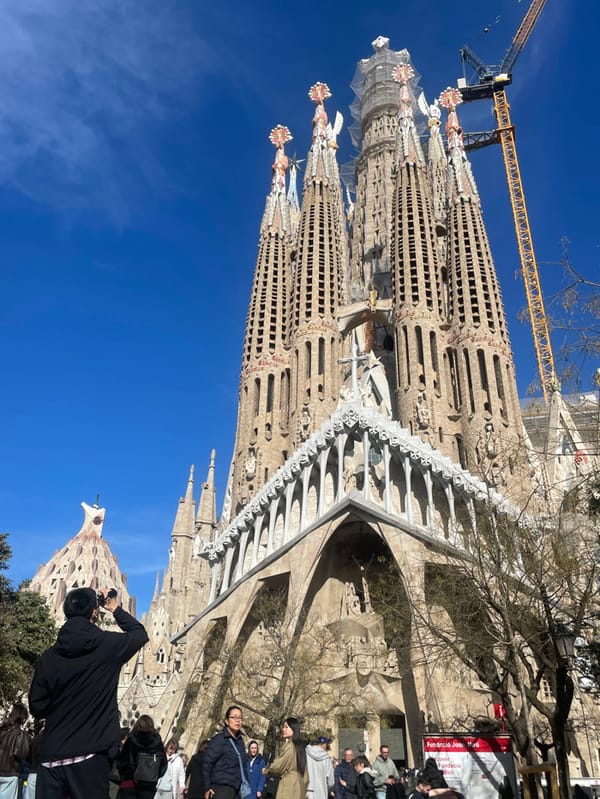 Tourist visits Barcelona's Sagrada Familia, sings on subway