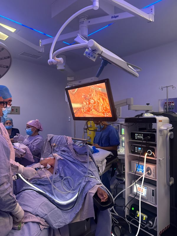 Medical team performs laparoscopic surgery in Tlaxcalancingo facility
