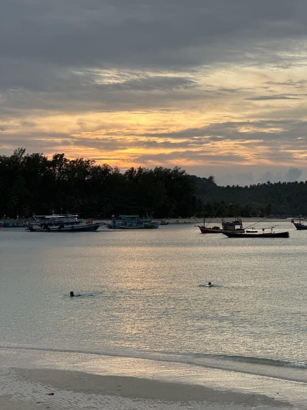 Witness documents pier scenes with young girl in Ko Phangan