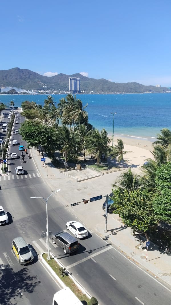 Morning street scenes captured in coastal Nha Trang ward