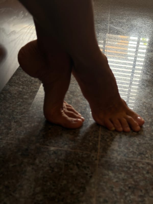 Lazy Ko Samui morning: coffee, cake, and bare feet