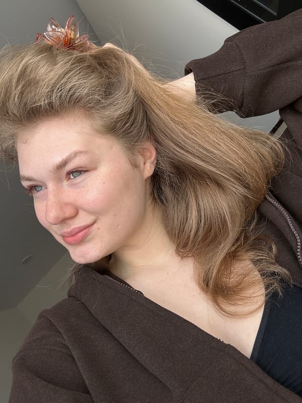 Woman's morning routine captured in Kazan, Russia