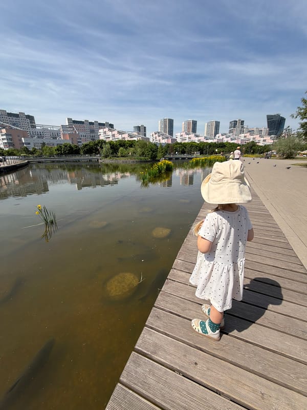 Sunday morning park life captured across Khimki, Russia