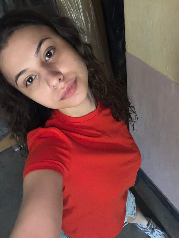 Woman documents morning routine from bedroom selfies to driving
