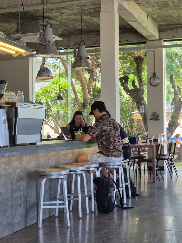 Morning at a beachfront café in Đà Nẵng