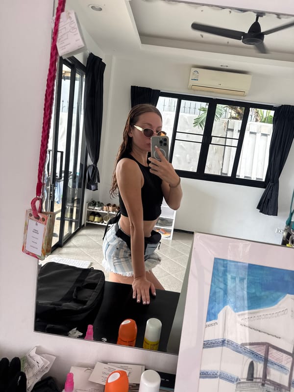 Mirror selfie in Ko Samui, beach travel style on display
