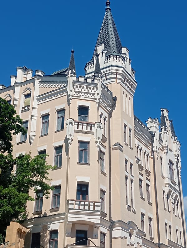 Afternoon stroll through Kyiv's historic hilltop district