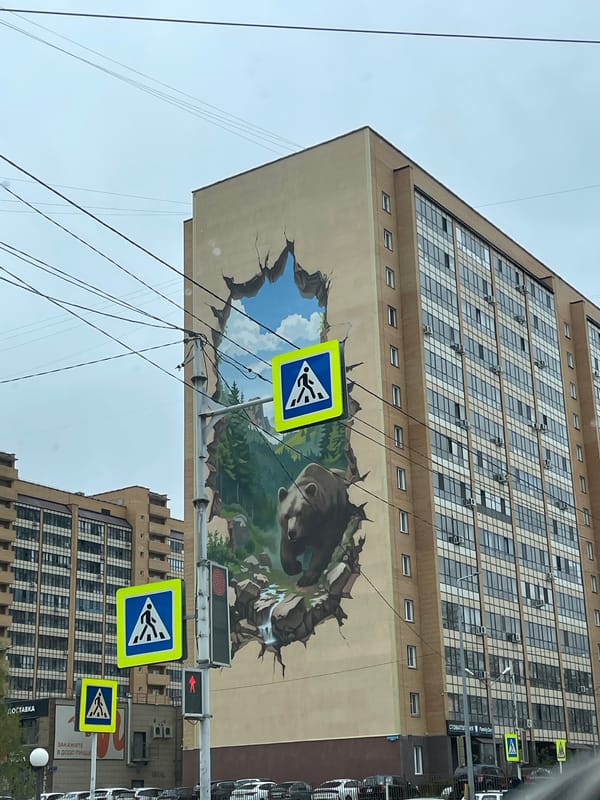 Bear mural spotted on Krasnoyarsk building facade
