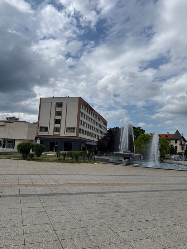 Midday scenes from Vratsa plaza and shops documented
