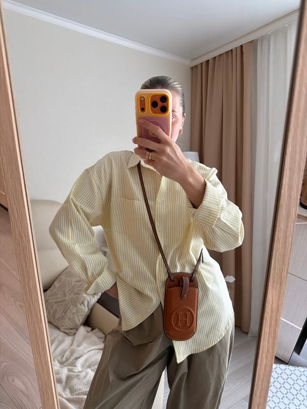 Mirror selfies and pets at home in Semiluki