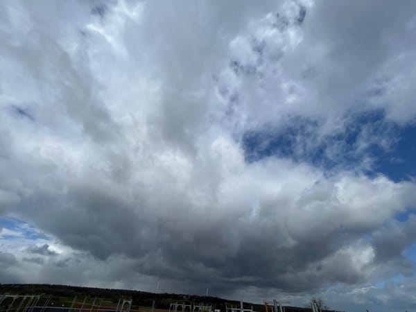 Masked individual takes selfies and sky photos in Roßdorf
