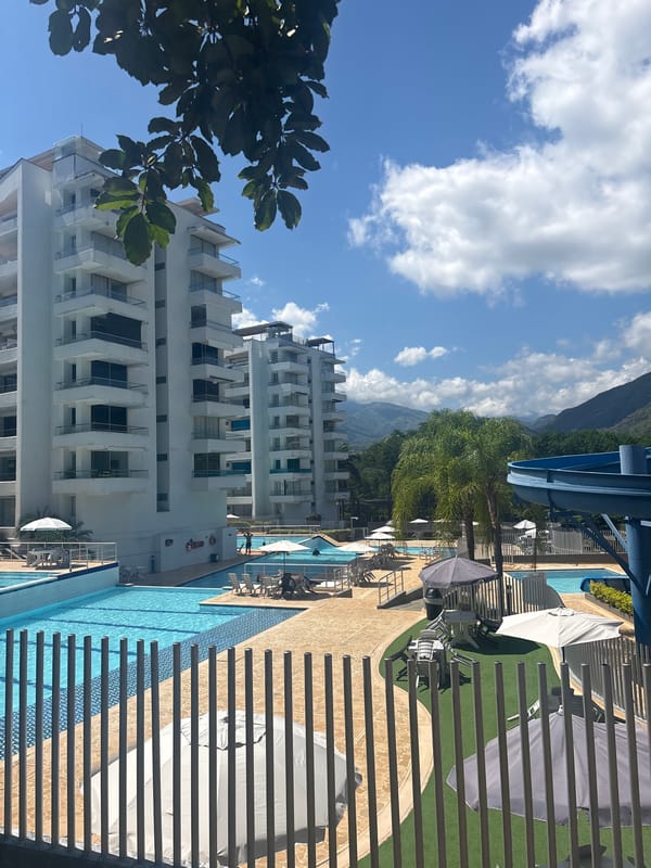 Hotel pool area documented in San Jerónimo, Colombia